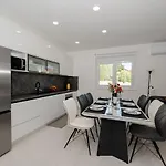 Vila Sportiva With Private Heated Pool