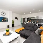 Vila Sportiva With Private Heated Pool