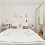 Sportiva With Private Heated Pool Zadar