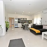 Sportiva With Private Heated Pool Zadar