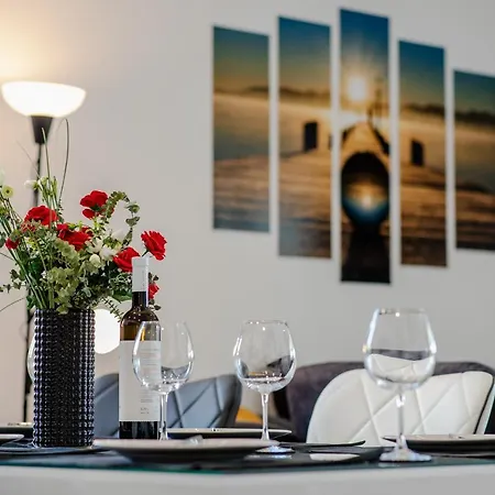 Sportiva With Private Heated Pool ザダル