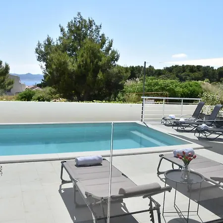 Sportiva With Private Heated Pool * ザダル