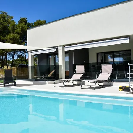 Villa Sportiva Zadar With Private Pool *