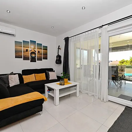 Villa Sportiva With Private Heated Pool