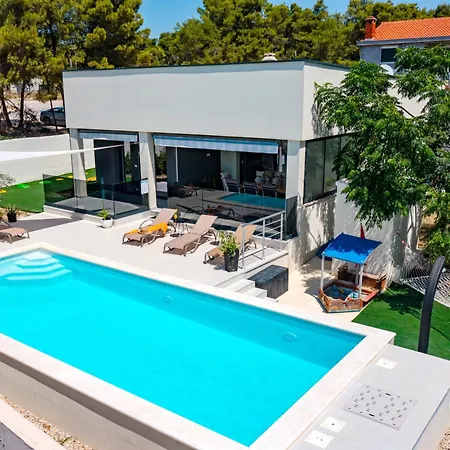 Sportiva With Private Heated Pool * Zadar