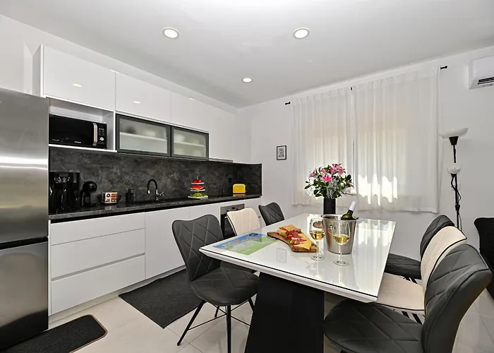 Sportiva With Private Heated Pool * Zadar