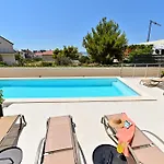 빌라 Sportiva With Private Heated Pool 자다르