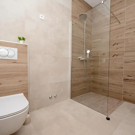 Sportiva With Private Heated Pool 자다르