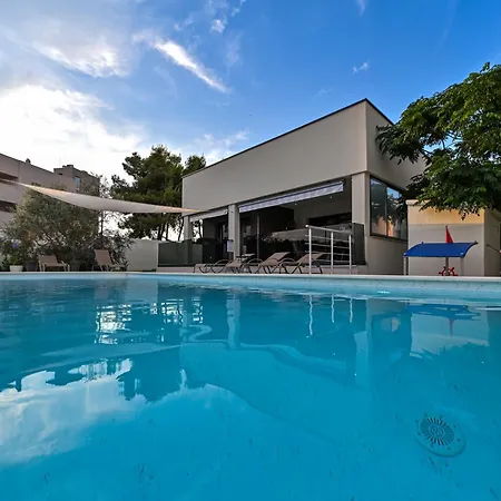 Sportiva With Private Heated Pool Βίλα *