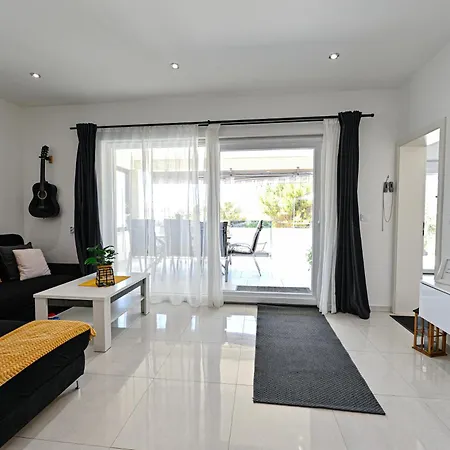 Βίλα Sportiva With Private Heated Pool Ζαντάρ