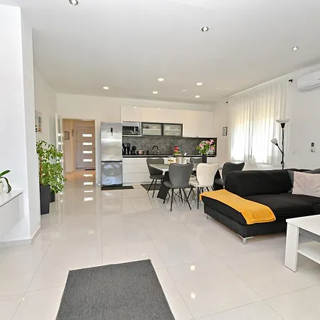 Sportiva With Private Heated Pool Ζαντάρ