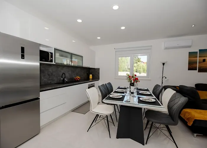 Vila Sportiva With Private Heated Pool