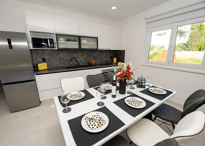 Sportiva With Private Heated Pool Villa *