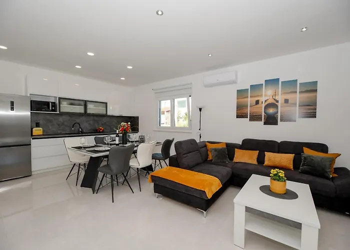 Villa Sportiva With Private Heated Pool