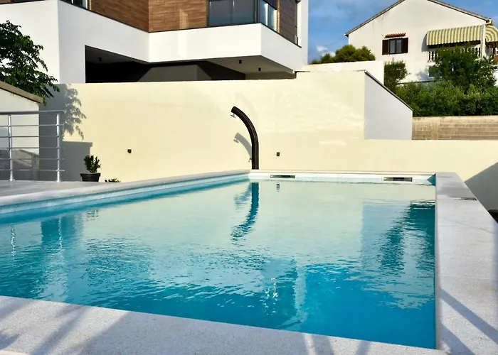 Sportiva With Private Heated Pool Villa