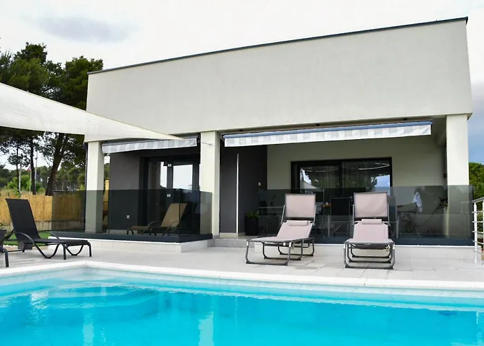 Sportiva With Private Heated Pool * Zadar