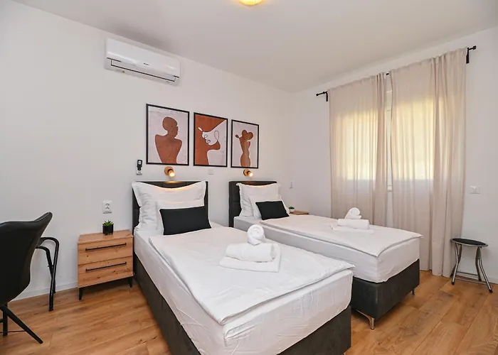 Sportiva With Private Heated Pool Vila