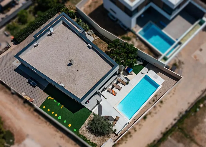 Sportiva With Private Heated Pool Vila