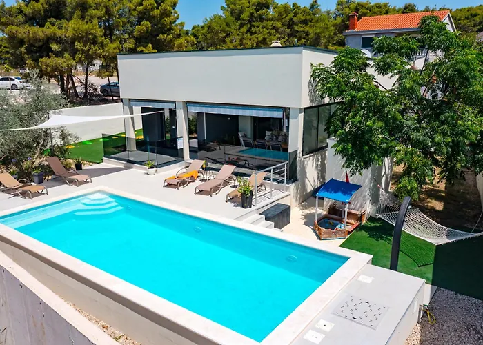Sportiva With Private Heated Pool * Zadar