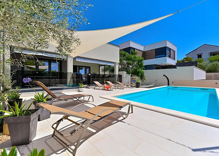 Vila Sportiva With Private Heated Pool