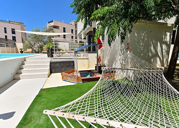 Sportiva With Private Heated Pool Vila *