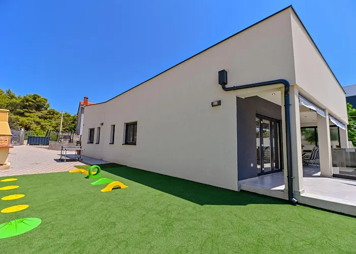 Sportiva With Private Heated Pool Vila Zadar
